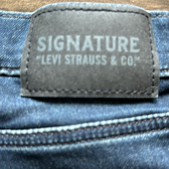 ❤️3/$30 Signature Levi Strauss S47 Regular Taper Jeans - Picture 10 of 11